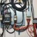 Wymiana instalacji elektrycznej w starej kamienicy lub bloku z wielkiej płyty